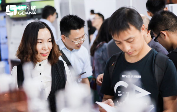 現場老師、專業人士與格丹納工程師一對一交流